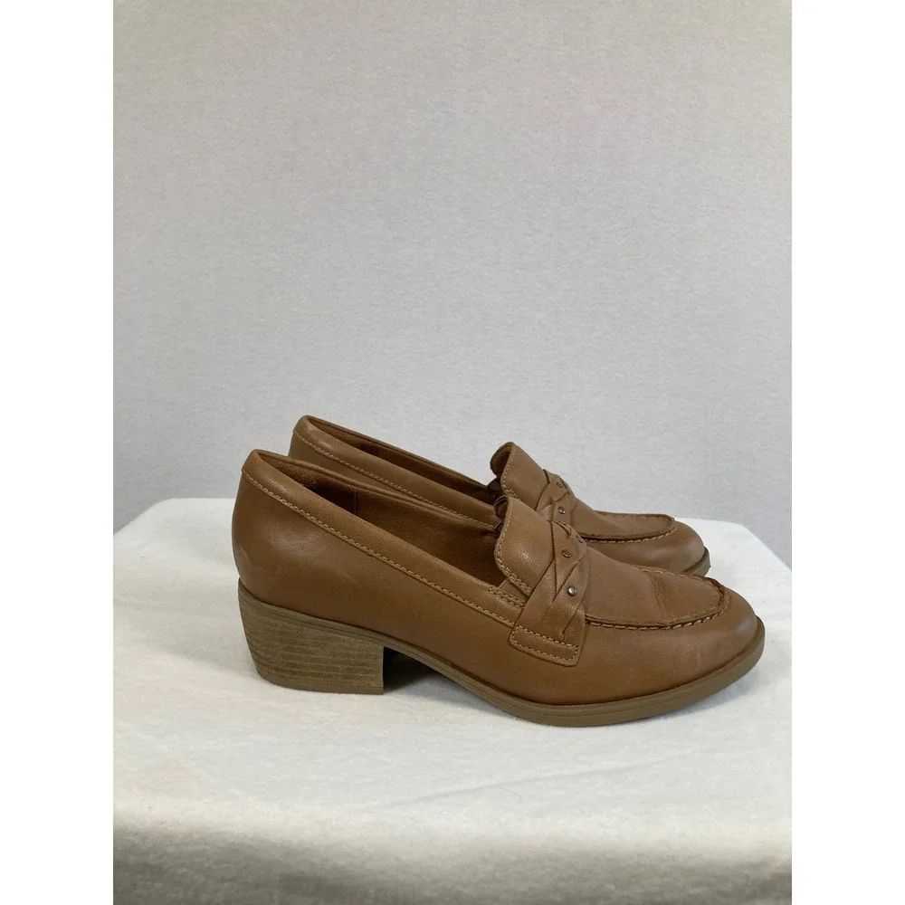Classic Preppy Clarks Collection Womens‎ 6.5 Tan Leather Braided Studded Loafers